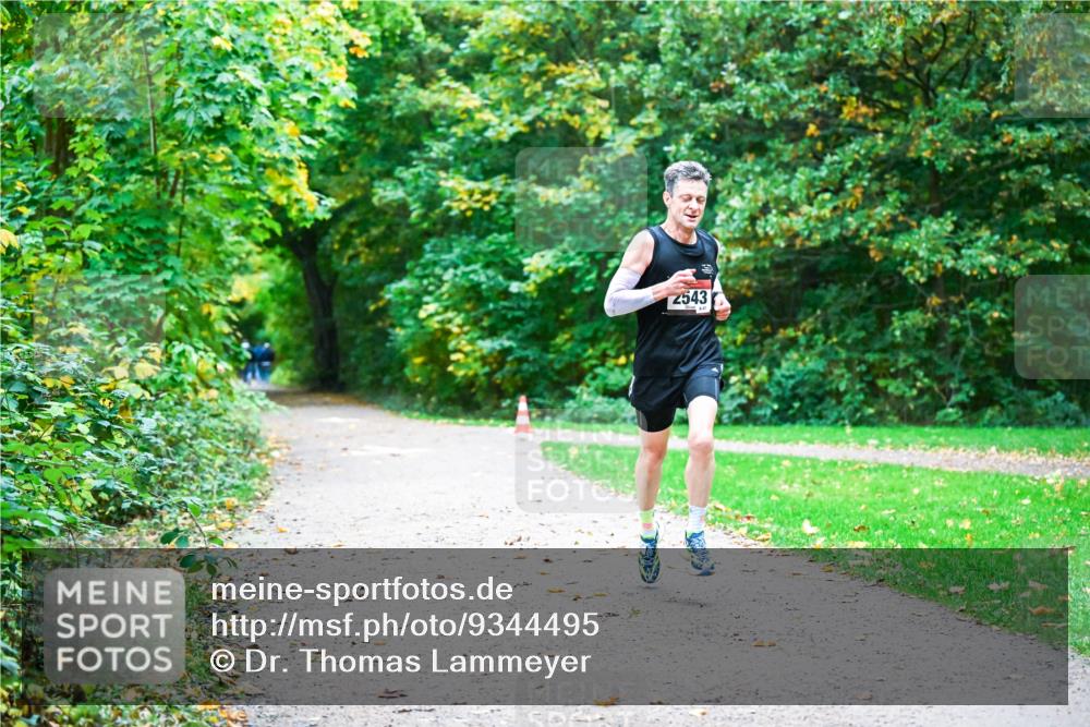12.10.2025 - Bramfelder Halbmarathon 2025 Dr. Thomas Lammeyer http://msf.ph/oto/9344495 12.10.2025 10:09:49 Laufen 2543 meine-sportfotos.de