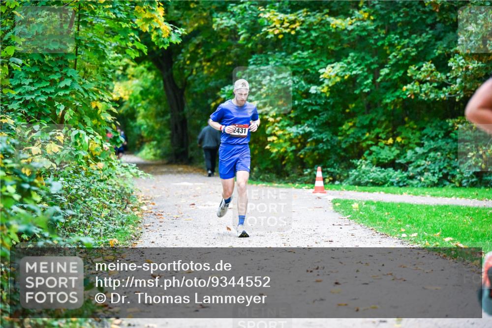 12.10.2025 - Bramfelder Halbmarathon 2025 Dr. Thomas Lammeyer http://msf.ph/oto/9344552 12.10.2025 10:11:01 Laufen 2431 meine-sportfotos.de