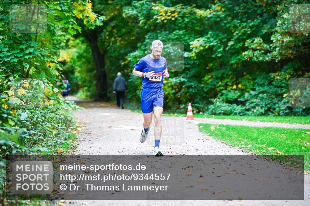 12.10.2025 - Bramfelder Halbmarathon 2025 Dr. Thomas Lammeyer http://msf.ph/oto/9344557 12.10.2025 10:11:02 Laufen 2431 meine-sportfotos.de