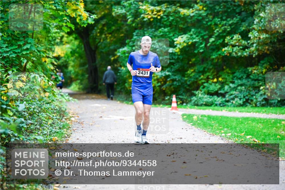 12.10.2025 - Bramfelder Halbmarathon 2025 Dr. Thomas Lammeyer http://msf.ph/oto/9344558 12.10.2025 10:11:02 Laufen 2431 meine-sportfotos.de