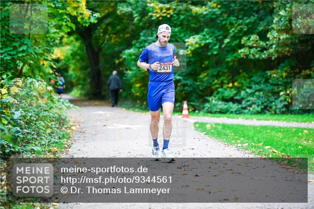 12.10.2025 - Bramfelder Halbmarathon 2025 Dr. Thomas Lammeyer http://msf.ph/oto/9344561 12.10.2025 10:11:02 Laufen 2431 meine-sportfotos.de