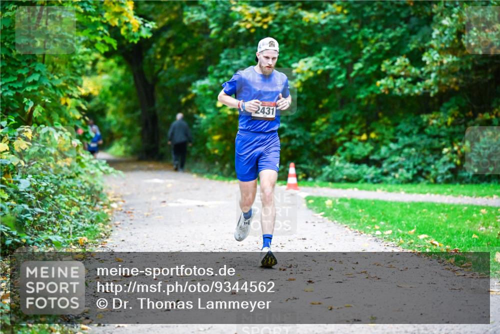 12.10.2025 - Bramfelder Halbmarathon 2025 Dr. Thomas Lammeyer http://msf.ph/oto/9344562 12.10.2025 10:11:02 Laufen 2431 meine-sportfotos.de