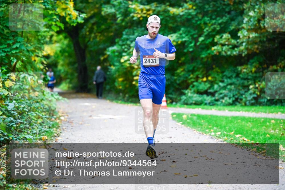 12.10.2025 - Bramfelder Halbmarathon 2025 Dr. Thomas Lammeyer http://msf.ph/oto/9344564 12.10.2025 10:11:03 Laufen 2431 meine-sportfotos.de