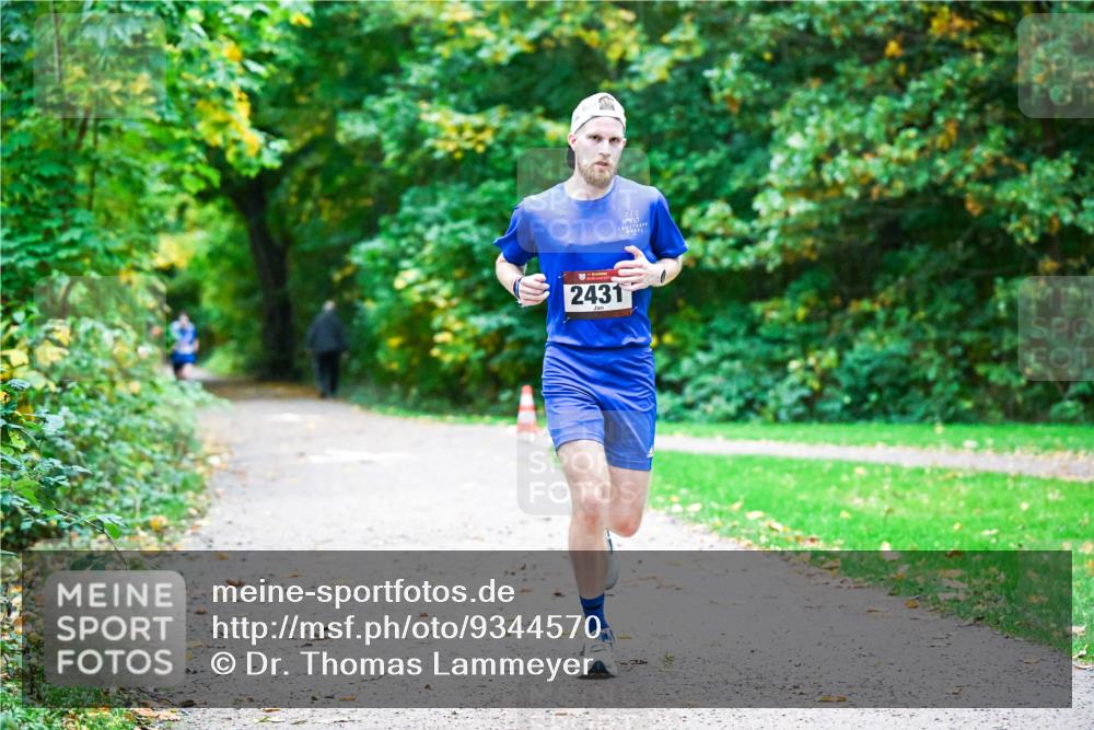 12.10.2025 - Bramfelder Halbmarathon 2025 Dr. Thomas Lammeyer http://msf.ph/oto/9344570 12.10.2025 10:11:03 Laufen 2431 meine-sportfotos.de