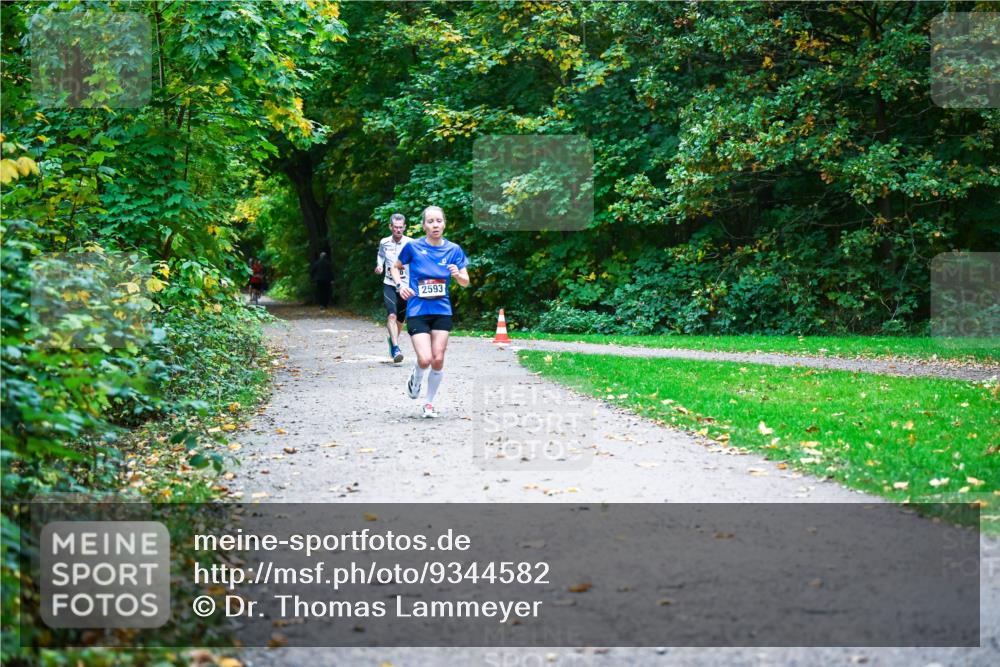 12.10.2025 - Bramfelder Halbmarathon 2025 Dr. Thomas Lammeyer http://msf.ph/oto/9344582 12.10.2025 10:11:12 Laufen 2593 meine-sportfotos.de
