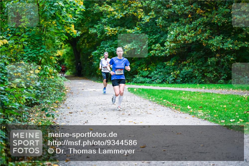 12.10.2025 - Bramfelder Halbmarathon 2025 Dr. Thomas Lammeyer http://msf.ph/oto/9344586 12.10.2025 10:11:13 Laufen 2530, 2593 meine-sportfotos.de