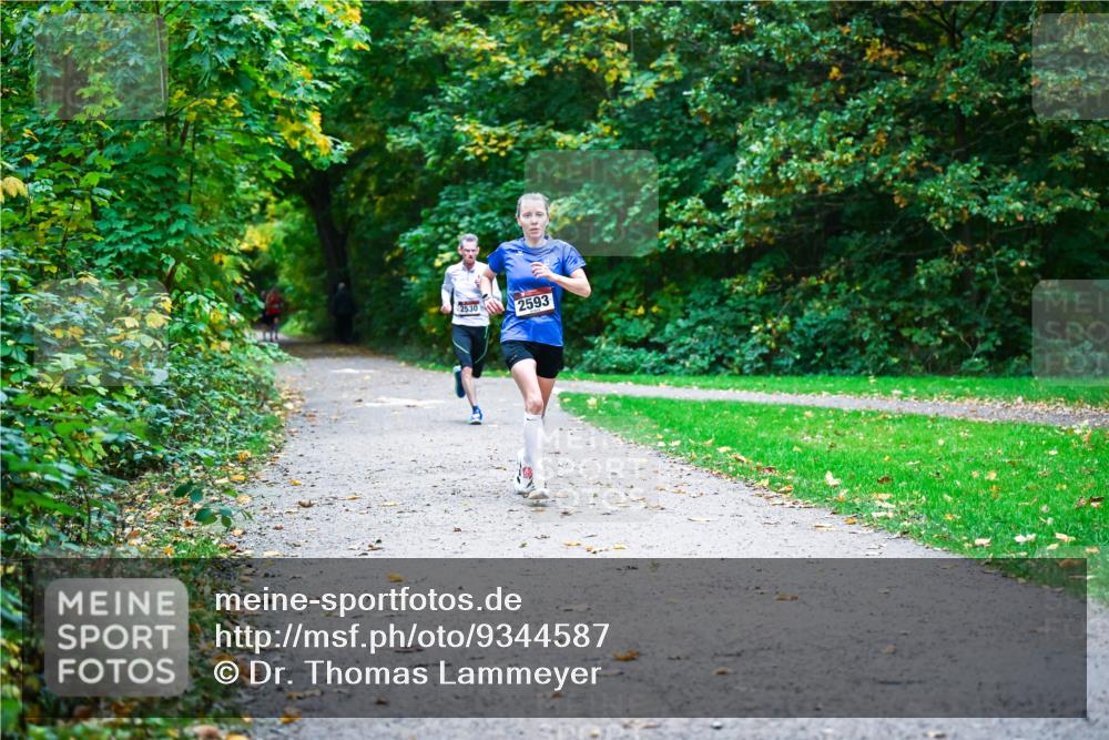 12.10.2025 - Bramfelder Halbmarathon 2025 Dr. Thomas Lammeyer http://msf.ph/oto/9344587 12.10.2025 10:11:13 Laufen 2530, 2593 meine-sportfotos.de