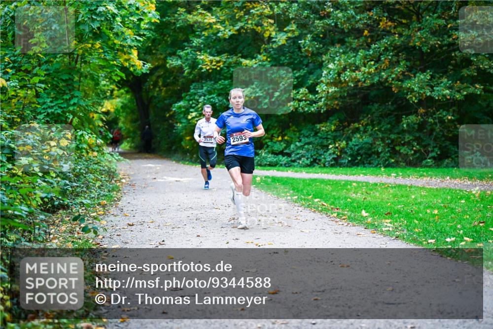 12.10.2025 - Bramfelder Halbmarathon 2025 Dr. Thomas Lammeyer http://msf.ph/oto/9344588 12.10.2025 10:11:13 Laufen 2530, 2593 meine-sportfotos.de