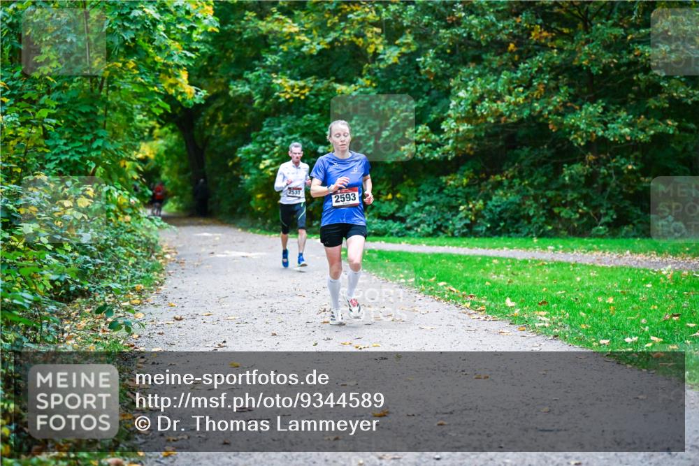 12.10.2025 - Bramfelder Halbmarathon 2025 Dr. Thomas Lammeyer http://msf.ph/oto/9344589 12.10.2025 10:11:13 Laufen 2530, 2593 meine-sportfotos.de
