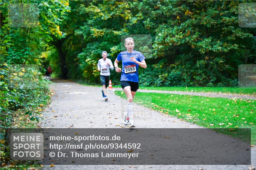 12.10.2025 - Bramfelder Halbmarathon 2025 Dr. Thomas Lammeyer http://msf.ph/oto/9344592 12.10.2025 10:11:14 Laufen 2530, 2593 meine-sportfotos.de