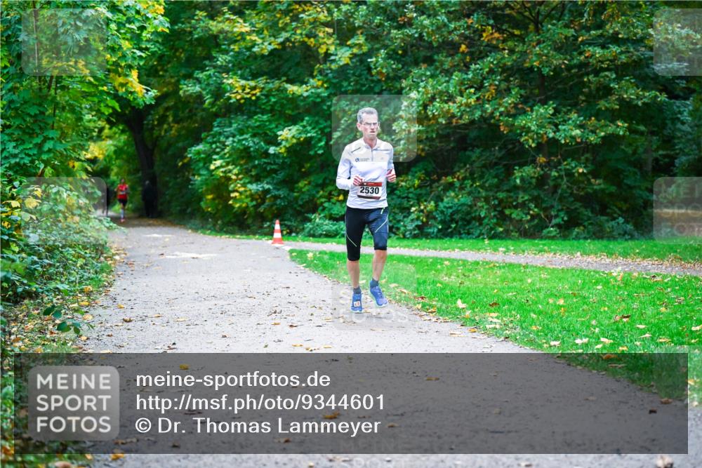 12.10.2025 - Bramfelder Halbmarathon 2025 Dr. Thomas Lammeyer http://msf.ph/oto/9344601 12.10.2025 10:11:15 Laufen 2530 meine-sportfotos.de
