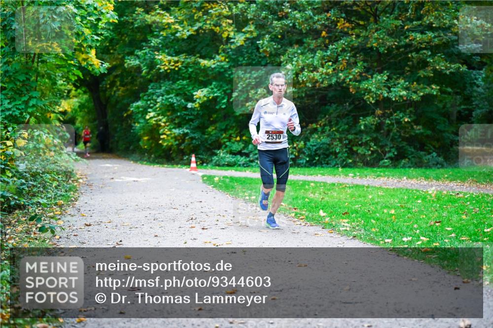 12.10.2025 - Bramfelder Halbmarathon 2025 Dr. Thomas Lammeyer http://msf.ph/oto/9344603 12.10.2025 10:11:16 Laufen 2530 meine-sportfotos.de