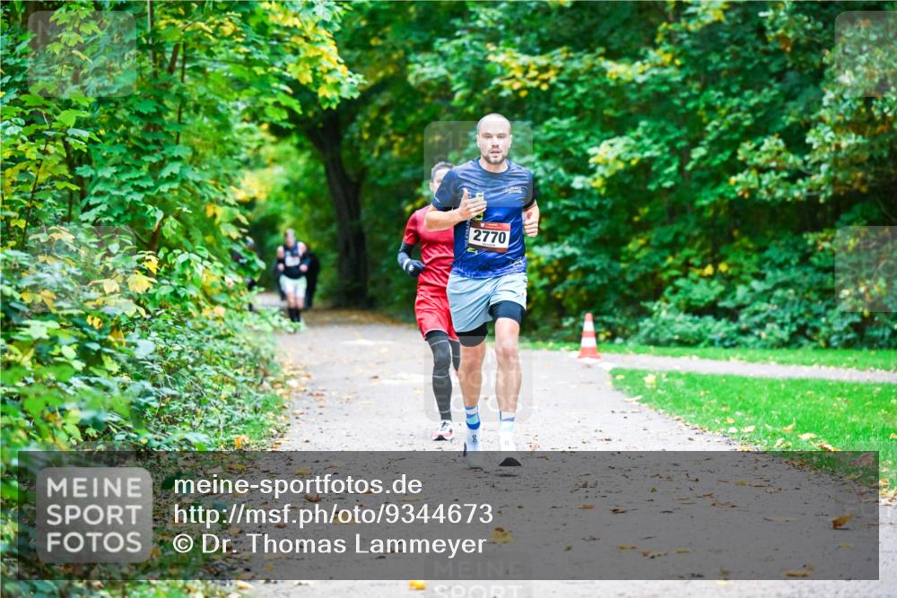 12.10.2025 - Bramfelder Halbmarathon 2025 Dr. Thomas Lammeyer http://msf.ph/oto/9344673 12.10.2025 10:11:35 Laufen 2770 meine-sportfotos.de