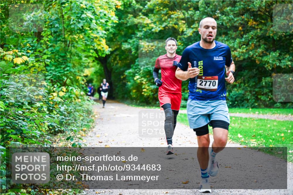 12.10.2025 - Bramfelder Halbmarathon 2025 Dr. Thomas Lammeyer http://msf.ph/oto/9344683 12.10.2025 10:11:37 Laufen 21, 09, 202, 2770 meine-sportfotos.de