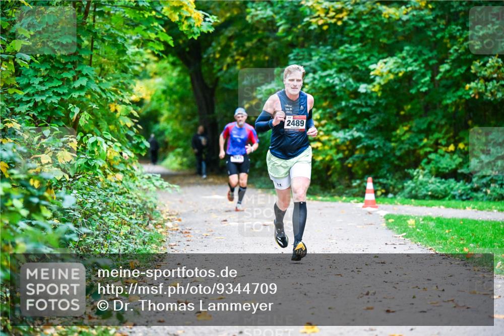 12.10.2025 - Bramfelder Halbmarathon 2025 Dr. Thomas Lammeyer http://msf.ph/oto/9344709 12.10.2025 10:11:43 Laufen 2489 meine-sportfotos.de