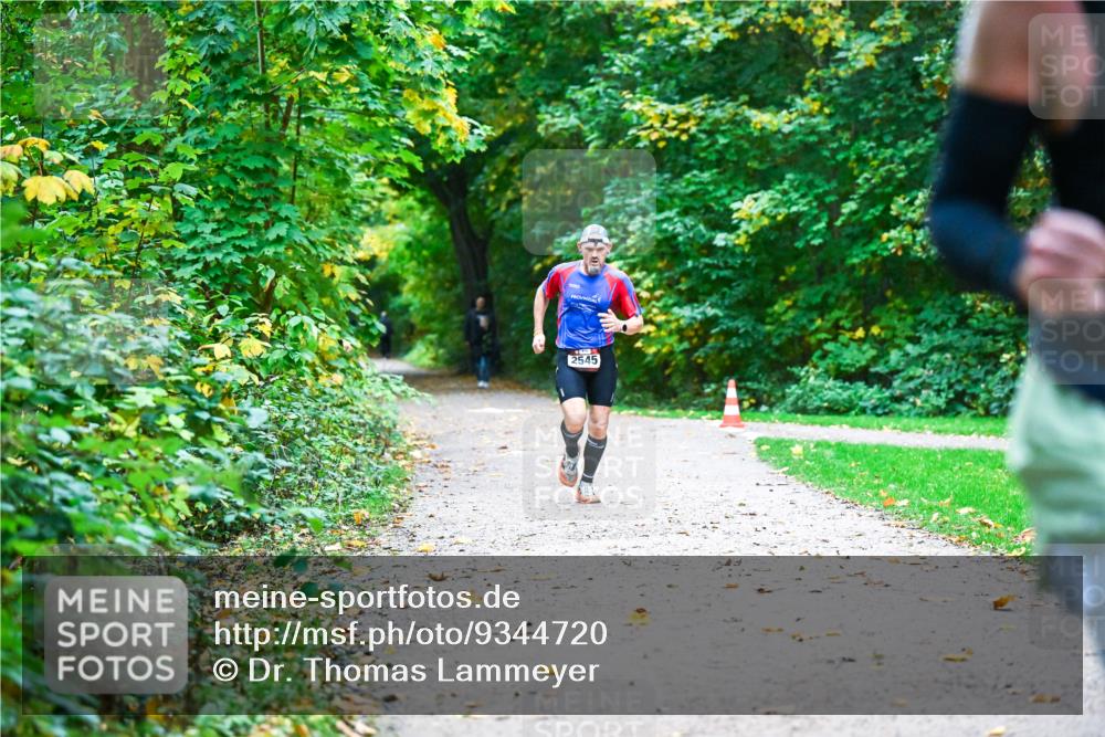 12.10.2025 - Bramfelder Halbmarathon 2025 Dr. Thomas Lammeyer http://msf.ph/oto/9344720 12.10.2025 10:11:46 Laufen 2545 meine-sportfotos.de