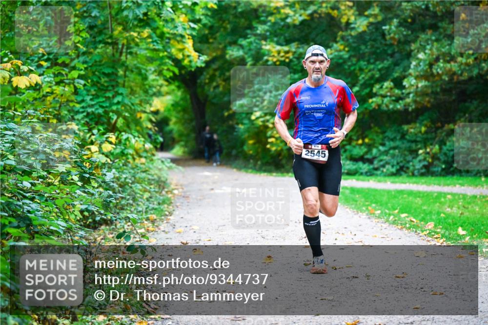 12.10.2025 - Bramfelder Halbmarathon 2025 Dr. Thomas Lammeyer http://msf.ph/oto/9344737 12.10.2025 10:11:48 Laufen 818, 2545 meine-sportfotos.de