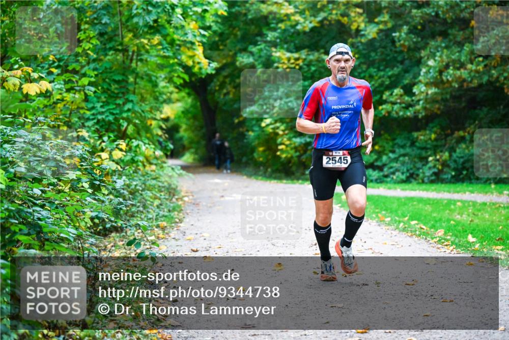 12.10.2025 - Bramfelder Halbmarathon 2025 Dr. Thomas Lammeyer http://msf.ph/oto/9344738 12.10.2025 10:11:48 Laufen 18, 2545 meine-sportfotos.de