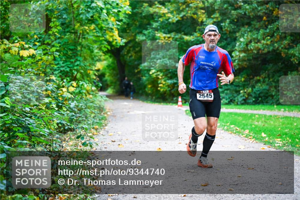 12.10.2025 - Bramfelder Halbmarathon 2025 Dr. Thomas Lammeyer http://msf.ph/oto/9344740 12.10.2025 10:11:49 Laufen 18, 2545 meine-sportfotos.de