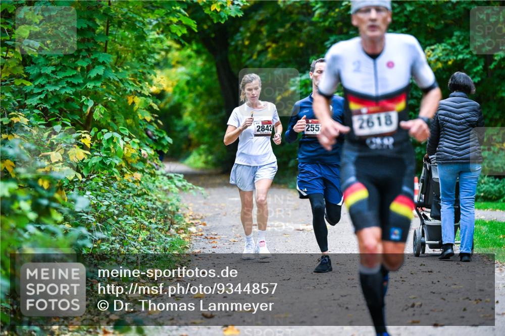 12.10.2025 - Bramfelder Halbmarathon 2025 Dr. Thomas Lammeyer http://msf.ph/oto/9344857 12.10.2025 10:12:48 Laufen 2842, 255, 2618 meine-sportfotos.de