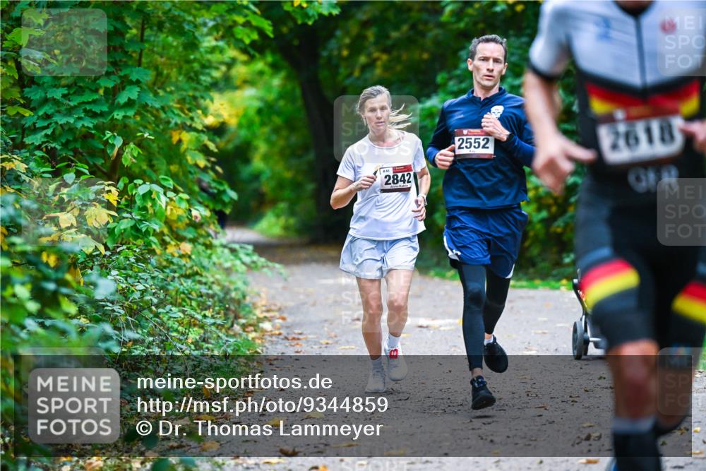 12.10.2025 - Bramfelder Halbmarathon 2025 Dr. Thomas Lammeyer http://msf.ph/oto/9344859 12.10.2025 10:12:48 Laufen 61, 2842, 2552, 2618 meine-sportfotos.de