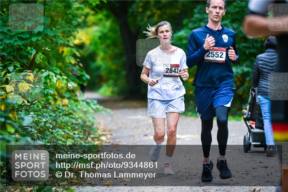 12.10.2025 - Bramfelder Halbmarathon 2025 Dr. Thomas Lammeyer http://msf.ph/oto/9344861 12.10.2025 10:12:49 Laufen 61, 2842, 2552 meine-sportfotos.de