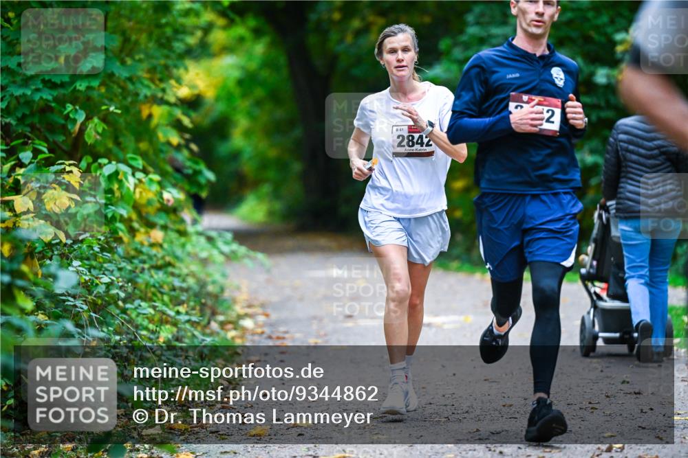 12.10.2025 - Bramfelder Halbmarathon 2025 Dr. Thomas Lammeyer http://msf.ph/oto/9344862 12.10.2025 10:12:49 Laufen 61, 2842, 2 meine-sportfotos.de