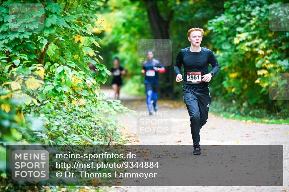 12.10.2025 - Bramfelder Halbmarathon 2025 Dr. Thomas Lammeyer http://msf.ph/oto/9344884 12.10.2025 10:12:58 Laufen 2961, 70 meine-sportfotos.de