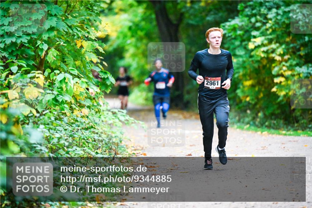 12.10.2025 - Bramfelder Halbmarathon 2025 Dr. Thomas Lammeyer http://msf.ph/oto/9344885 12.10.2025 10:12:58 Laufen 2961, 70 meine-sportfotos.de
