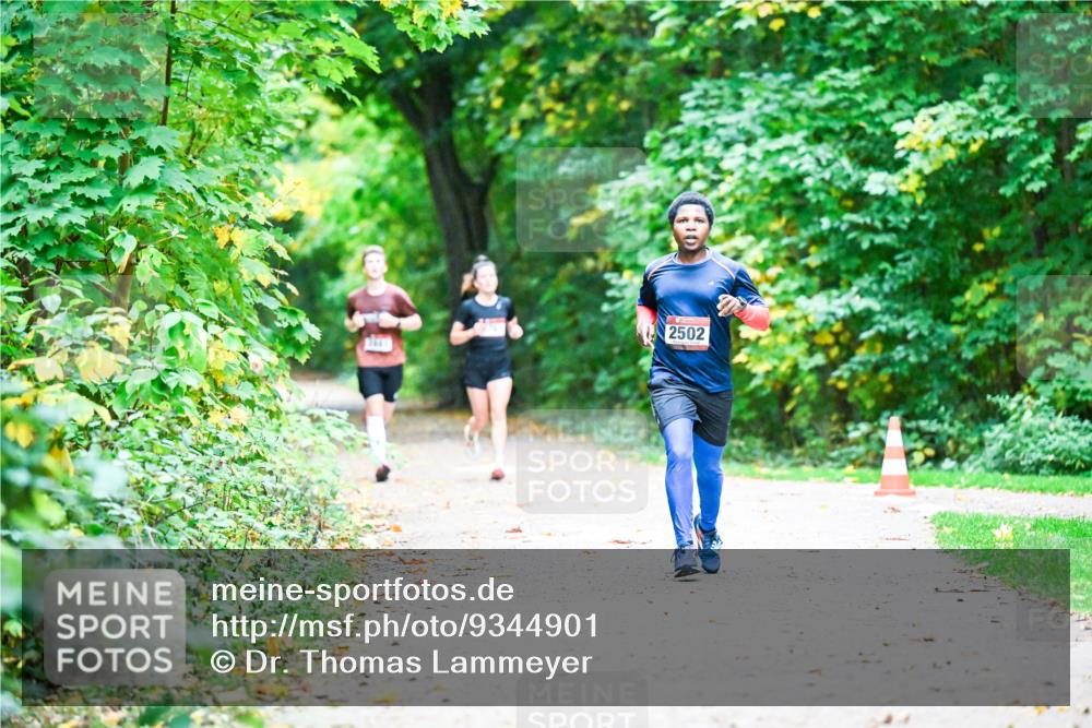 12.10.2025 - Bramfelder Halbmarathon 2025 Dr. Thomas Lammeyer http://msf.ph/oto/9344901 12.10.2025 10:13:04 Laufen 2502 meine-sportfotos.de
