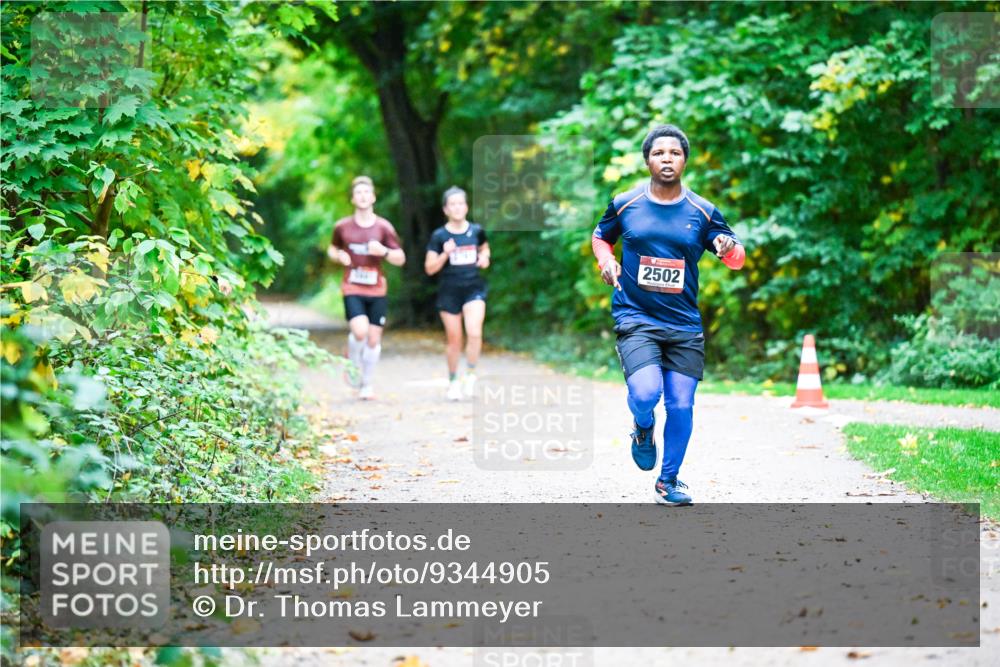 12.10.2025 - Bramfelder Halbmarathon 2025 Dr. Thomas Lammeyer http://msf.ph/oto/9344905 12.10.2025 10:13:04 Laufen 2502 meine-sportfotos.de
