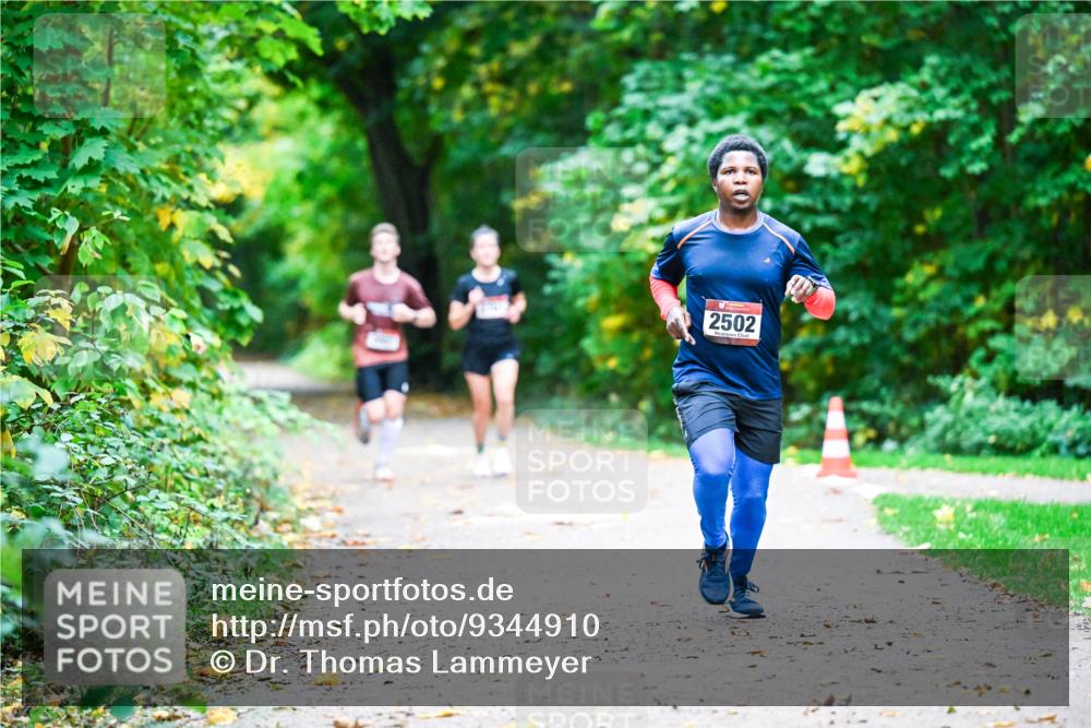 12.10.2025 - Bramfelder Halbmarathon 2025 Dr. Thomas Lammeyer http://msf.ph/oto/9344910 12.10.2025 10:13:05 Laufen 2502 meine-sportfotos.de