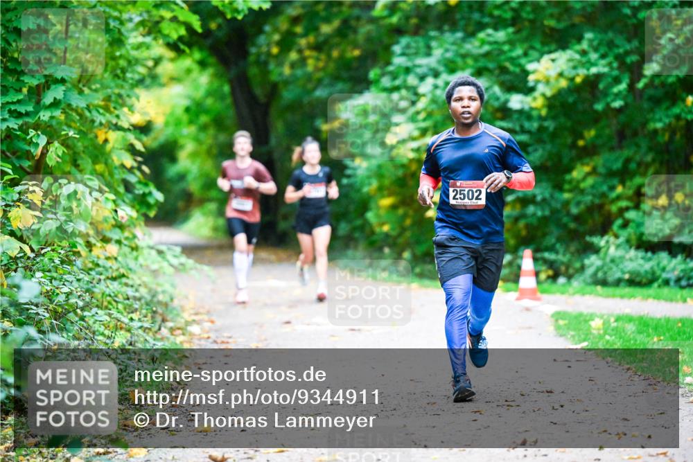 12.10.2025 - Bramfelder Halbmarathon 2025 Dr. Thomas Lammeyer http://msf.ph/oto/9344911 12.10.2025 10:13:05 Laufen 2502 meine-sportfotos.de