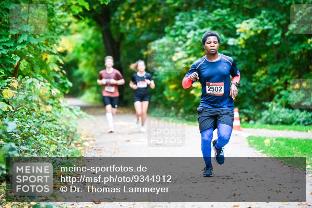 12.10.2025 - Bramfelder Halbmarathon 2025 Dr. Thomas Lammeyer http://msf.ph/oto/9344912 12.10.2025 10:13:05 Laufen 2502 meine-sportfotos.de