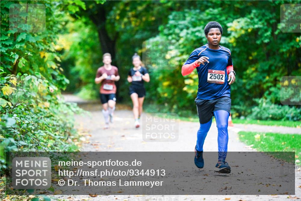 12.10.2025 - Bramfelder Halbmarathon 2025 Dr. Thomas Lammeyer http://msf.ph/oto/9344913 12.10.2025 10:13:05 Laufen 2502 meine-sportfotos.de