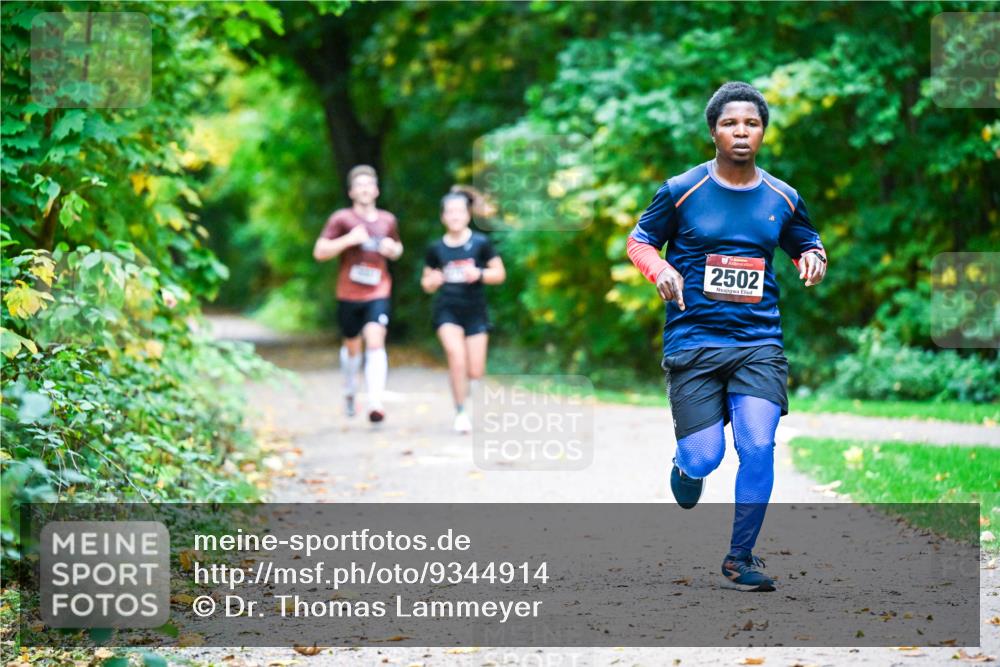 12.10.2025 - Bramfelder Halbmarathon 2025 Dr. Thomas Lammeyer http://msf.ph/oto/9344914 12.10.2025 10:13:05 Laufen 2502 meine-sportfotos.de