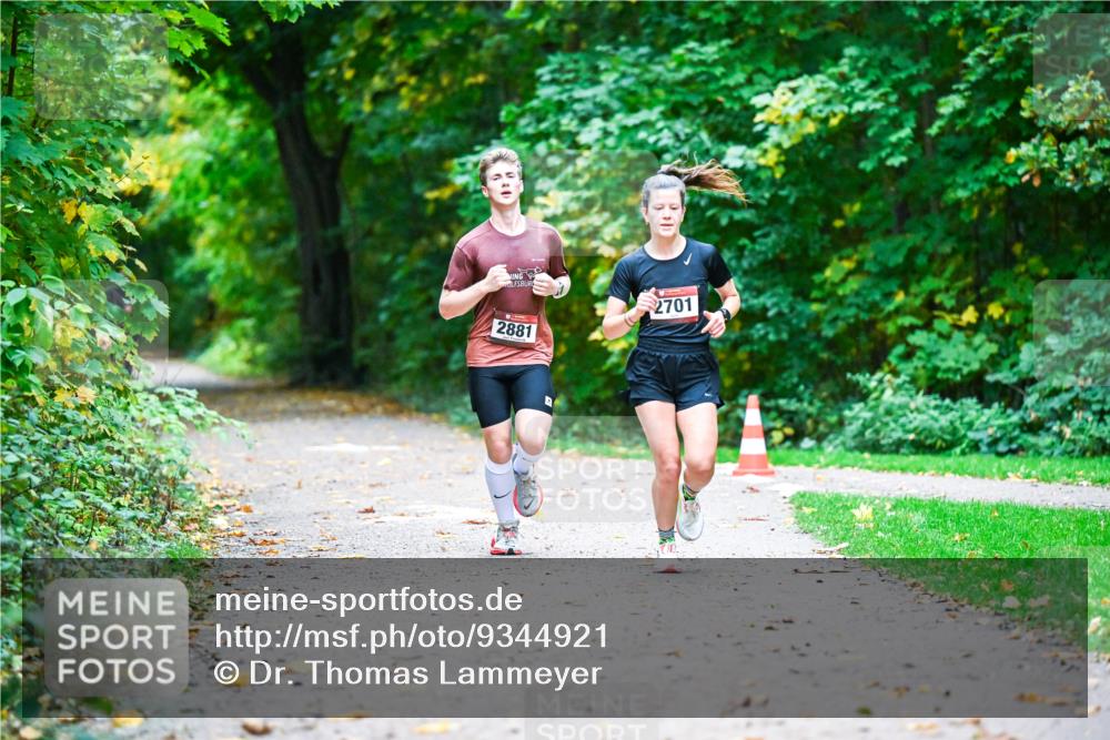 12.10.2025 - Bramfelder Halbmarathon 2025 Dr. Thomas Lammeyer http://msf.ph/oto/9344921 12.10.2025 10:13:08 Laufen 2881, 2701 meine-sportfotos.de