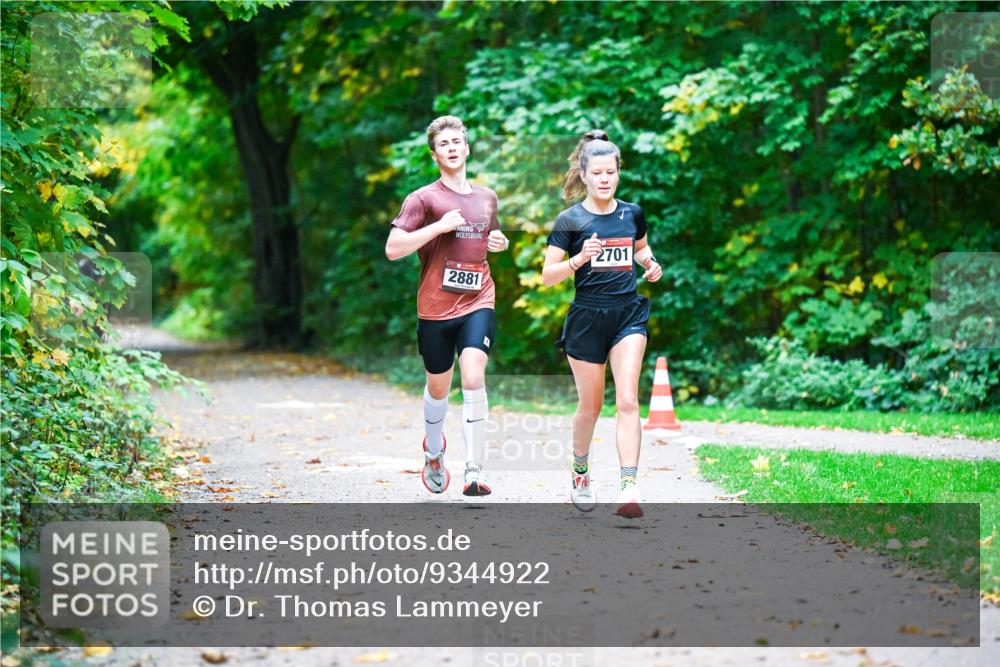 12.10.2025 - Bramfelder Halbmarathon 2025 Dr. Thomas Lammeyer http://msf.ph/oto/9344922 12.10.2025 10:13:08 Laufen 2881, 2701 meine-sportfotos.de