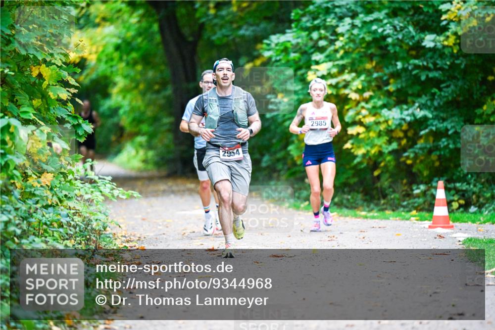 12.10.2025 - Bramfelder Halbmarathon 2025 Dr. Thomas Lammeyer http://msf.ph/oto/9344968 12.10.2025 10:13:28 Laufen 2954, 2985 meine-sportfotos.de