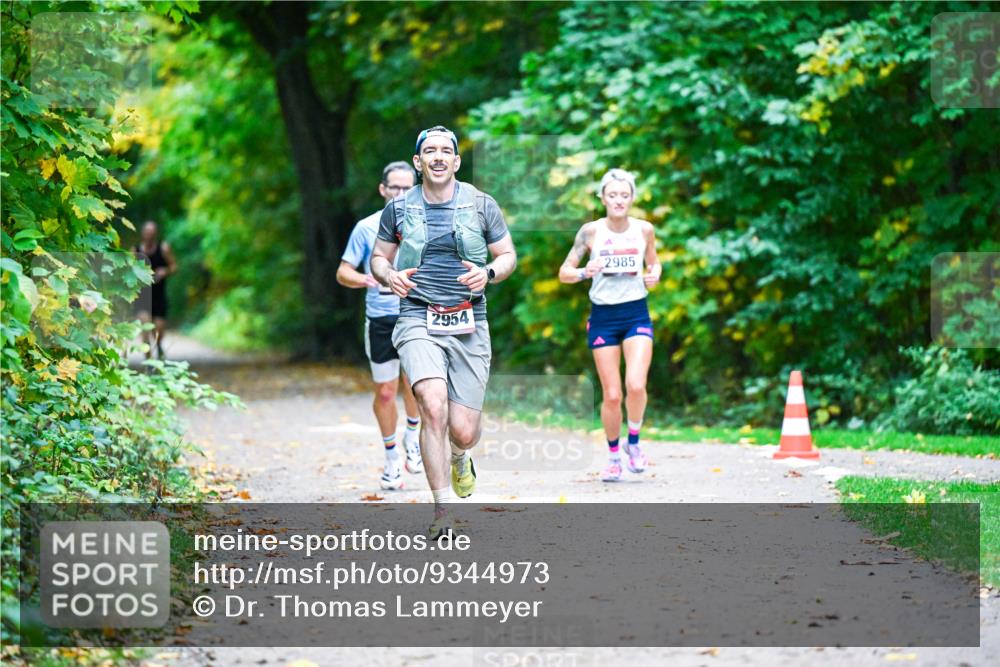12.10.2025 - Bramfelder Halbmarathon 2025 Dr. Thomas Lammeyer http://msf.ph/oto/9344973 12.10.2025 10:13:29 Laufen 2954, 2985 meine-sportfotos.de