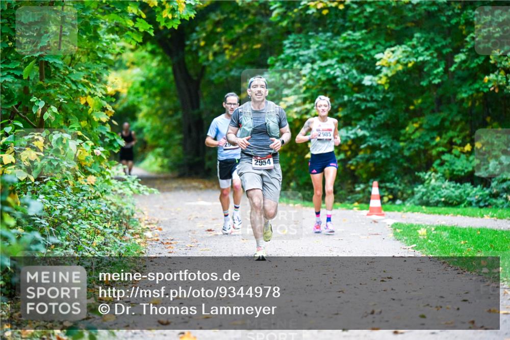 12.10.2025 - Bramfelder Halbmarathon 2025 Dr. Thomas Lammeyer http://msf.ph/oto/9344978 12.10.2025 10:13:30 Laufen 2954, 2985 meine-sportfotos.de
