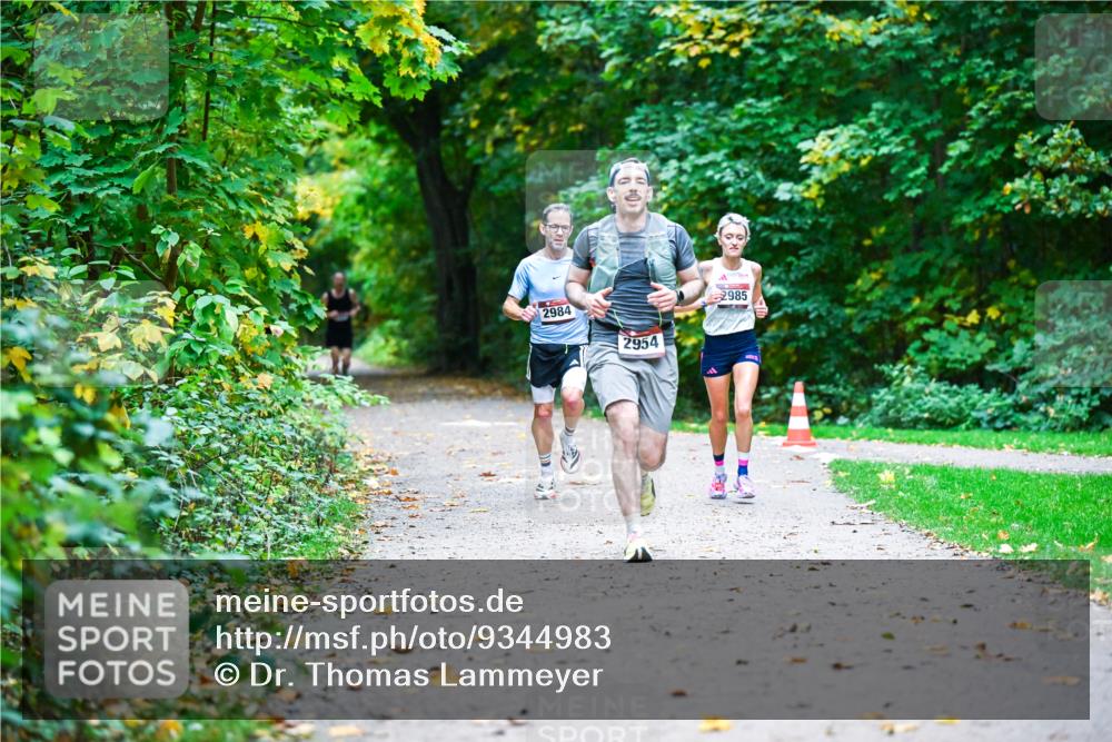12.10.2025 - Bramfelder Halbmarathon 2025 Dr. Thomas Lammeyer http://msf.ph/oto/9344983 12.10.2025 10:13:30 Laufen 2984, 2954, 2985 meine-sportfotos.de
