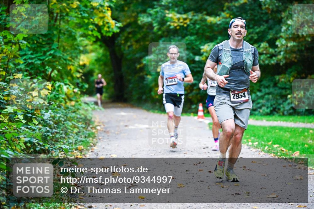 12.10.2025 - Bramfelder Halbmarathon 2025 Dr. Thomas Lammeyer http://msf.ph/oto/9344997 12.10.2025 10:13:32 Laufen 2984, 298, 2954 meine-sportfotos.de