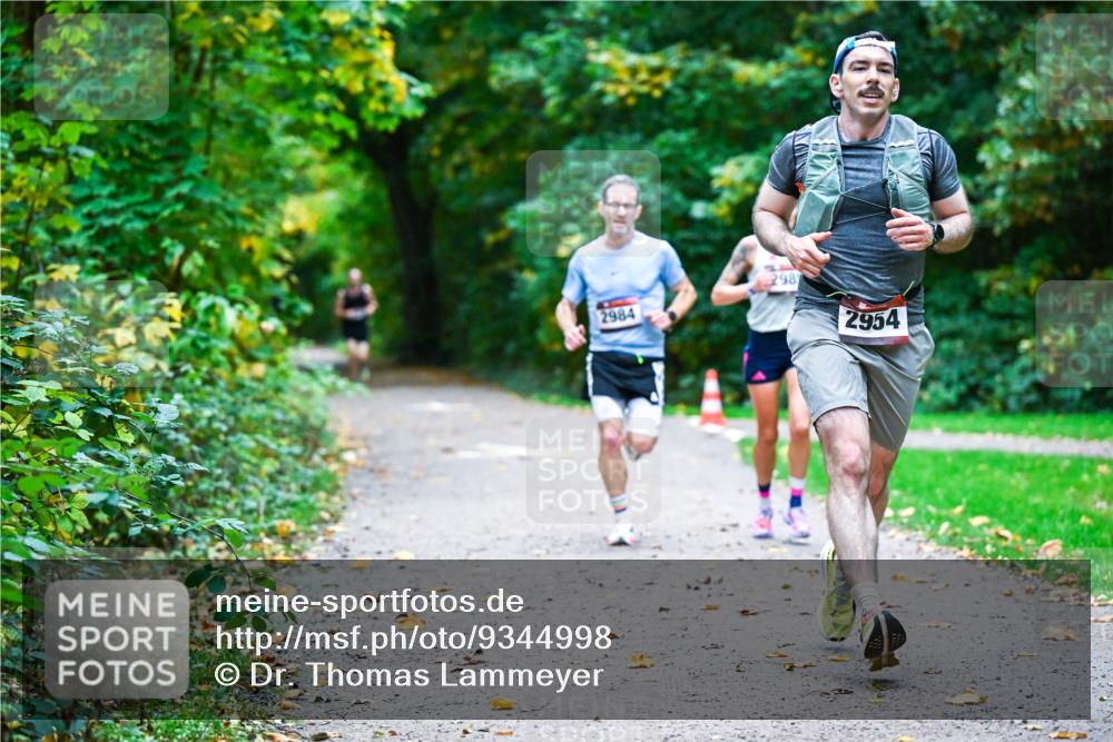 12.10.2025 - Bramfelder Halbmarathon 2025 Dr. Thomas Lammeyer http://msf.ph/oto/9344998 12.10.2025 10:13:32 Laufen 2984, 298, 2954 meine-sportfotos.de