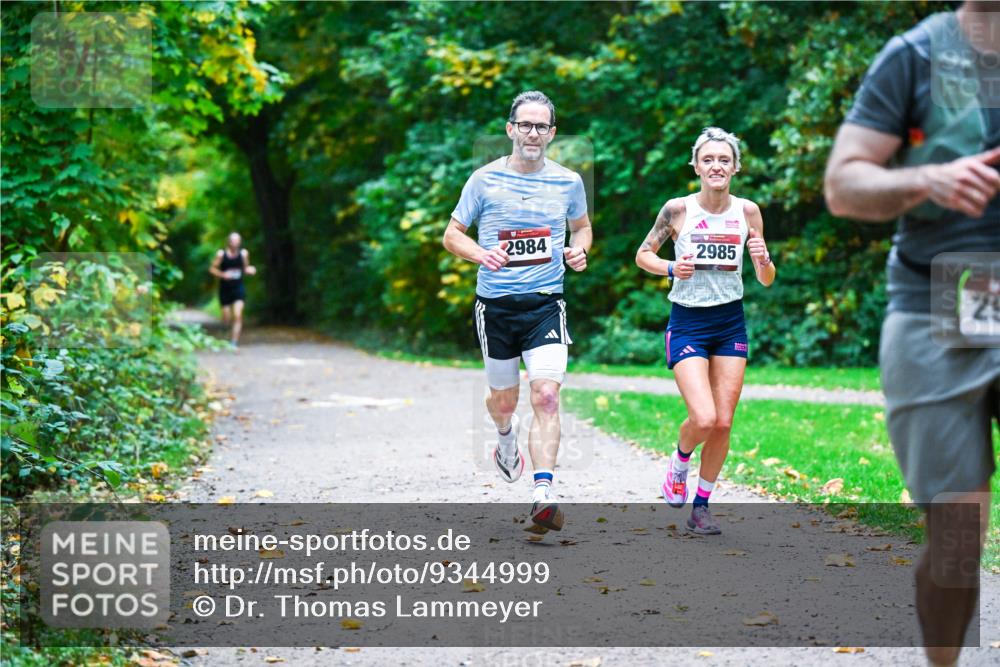 12.10.2025 - Bramfelder Halbmarathon 2025 Dr. Thomas Lammeyer http://msf.ph/oto/9344999 12.10.2025 10:13:33 Laufen 2984, 2985, 29 meine-sportfotos.de