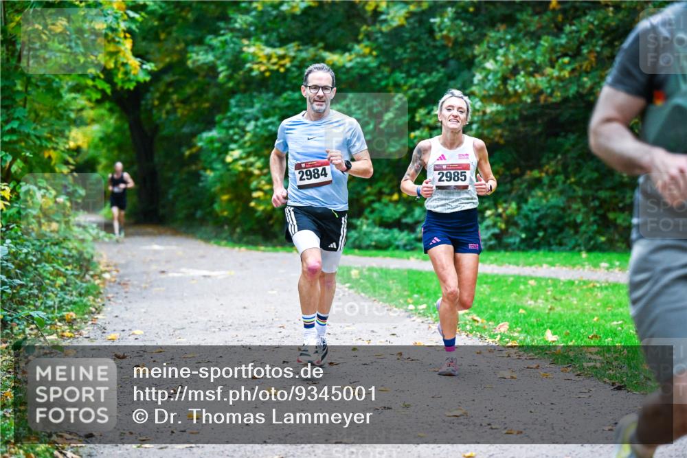 12.10.2025 - Bramfelder Halbmarathon 2025 Dr. Thomas Lammeyer http://msf.ph/oto/9345001 12.10.2025 10:13:33 Laufen 2984, 2985 meine-sportfotos.de