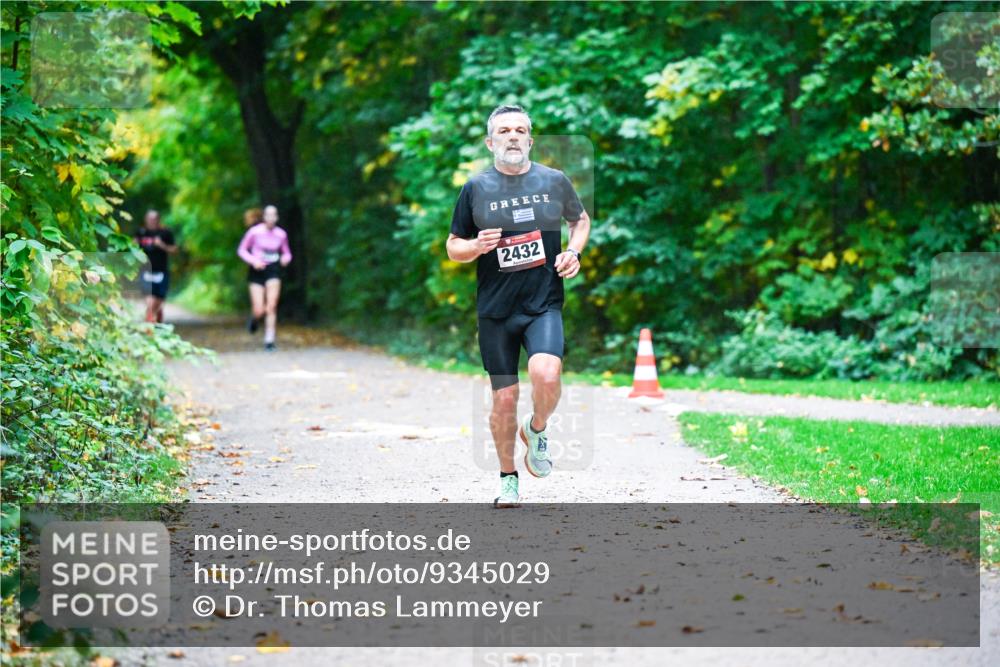 12.10.2025 - Bramfelder Halbmarathon 2025 Dr. Thomas Lammeyer http://msf.ph/oto/9345029 12.10.2025 10:13:44 Laufen 2432 meine-sportfotos.de