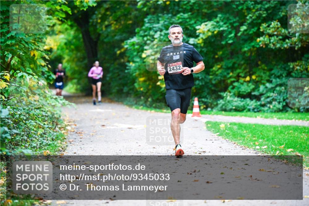 12.10.2025 - Bramfelder Halbmarathon 2025 Dr. Thomas Lammeyer http://msf.ph/oto/9345033 12.10.2025 10:13:45 Laufen 24323 meine-sportfotos.de