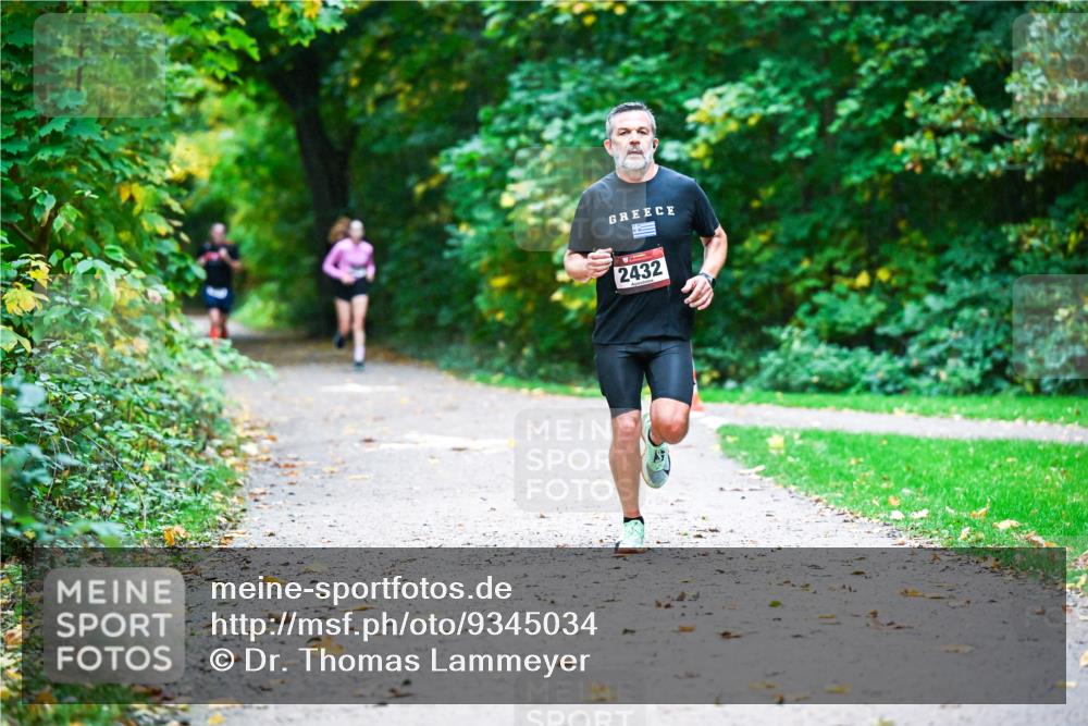 12.10.2025 - Bramfelder Halbmarathon 2025 Dr. Thomas Lammeyer http://msf.ph/oto/9345034 12.10.2025 10:13:45 Laufen 2432 meine-sportfotos.de