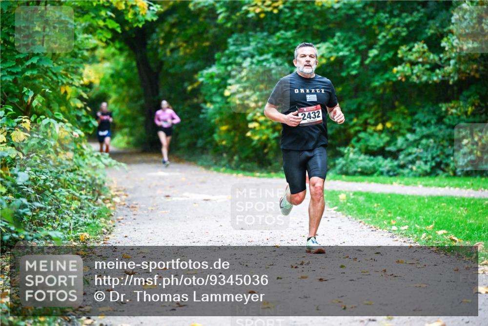 12.10.2025 - Bramfelder Halbmarathon 2025 Dr. Thomas Lammeyer http://msf.ph/oto/9345036 12.10.2025 10:13:45 Laufen 2432 meine-sportfotos.de